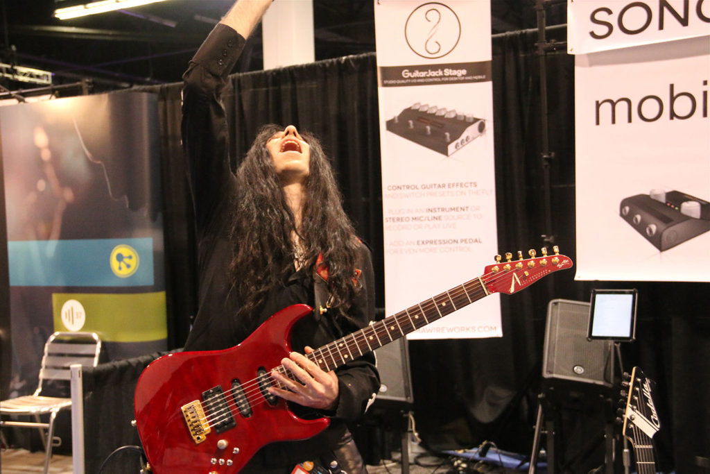 Mike Campese NAMM 2016 - Pic Catching.